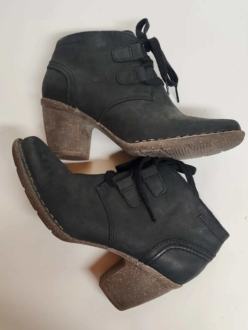 Clarks Unstructured Black Lace-Up Nubuck Ankle Booties with Block Heel Size 8.5